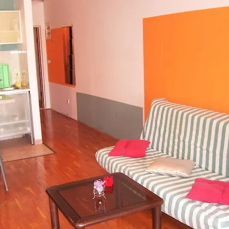Apartment Jarak Center